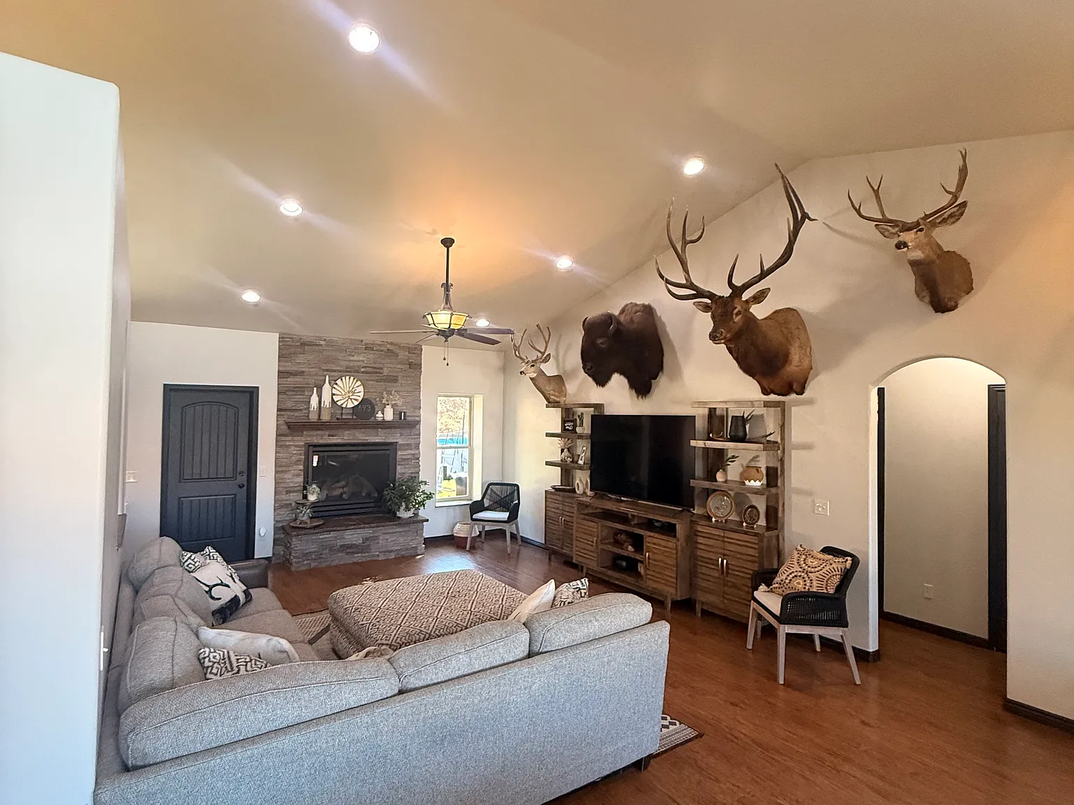 3 bed, 1575 sqft, $2,995 — Photo 4