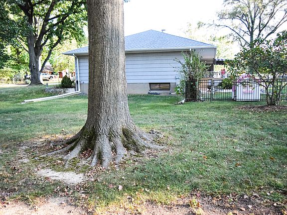 3rd image of 10507 Mimosa Ln