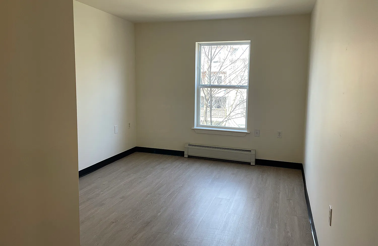2 bed, 900 sqft, $1,872 — Photo 4