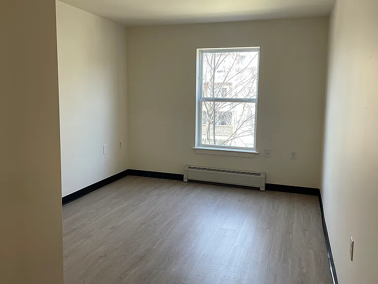 349 Farrell St — Photo 4