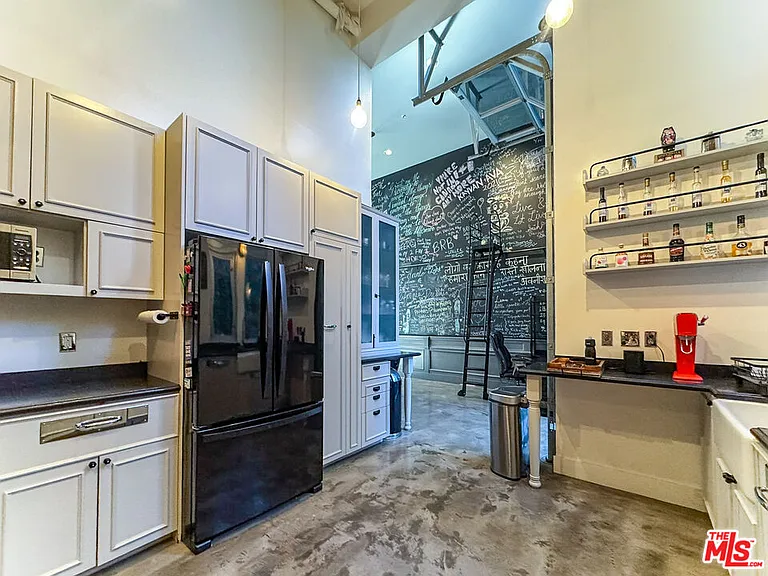 1037 N Laurel Ave #10B — Photo 18