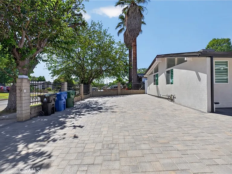 16425 Clymer St — Photo 4
