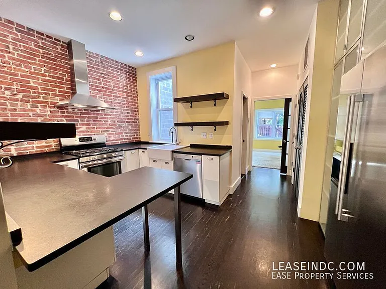 1906 9th St NW — Photo 6