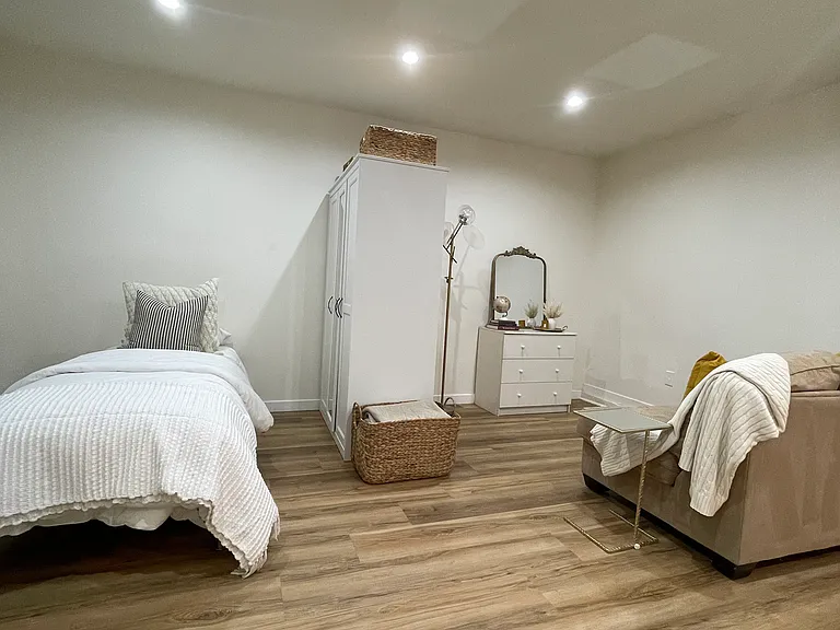 281 E Edna Pl — Photo 7
