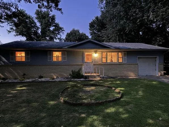 463 W Pearl Street, Aurora, MO 65605