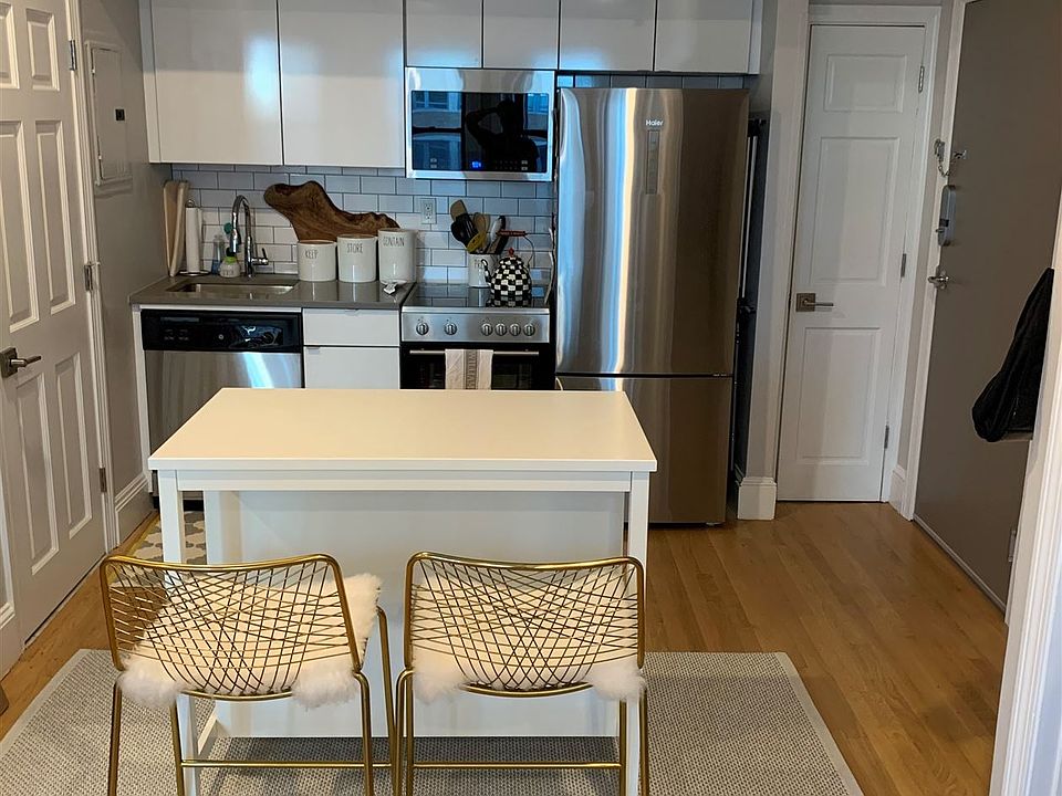 827-302 Kitchen
