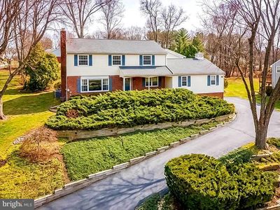 221 Foxcroft Rd, Broomall, PA, 19008