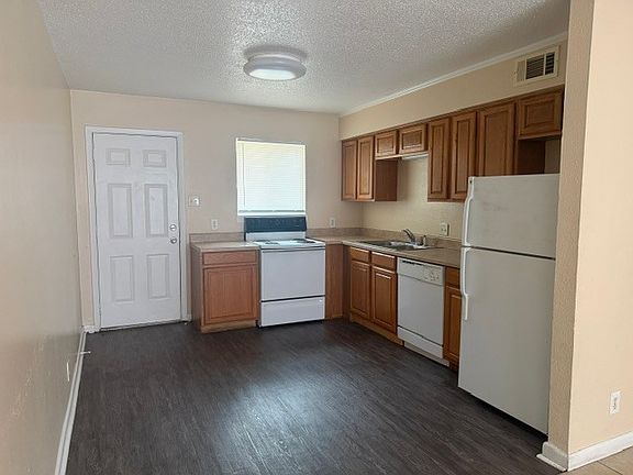 3rd image of 3710 Pine St