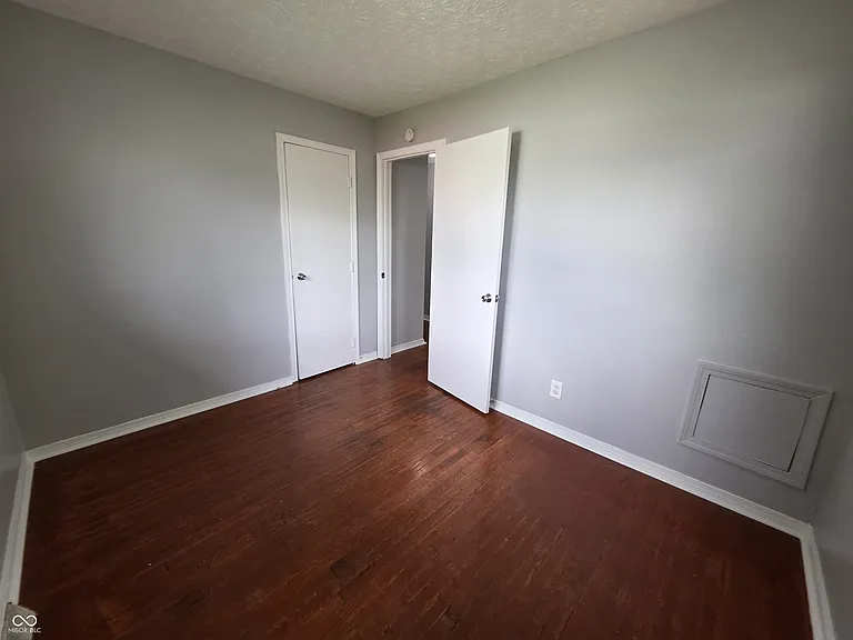 84 S 6th Ave — Photo 9