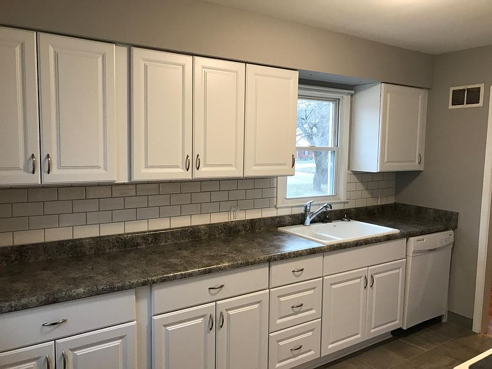 Updated Kitchen Cabinets and Tile