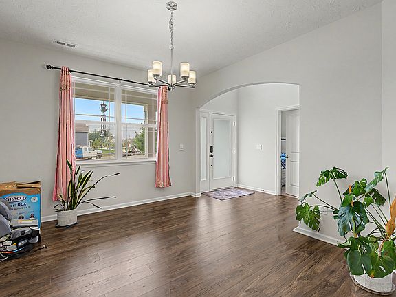 5th image of 7696 Rolling Green Dr