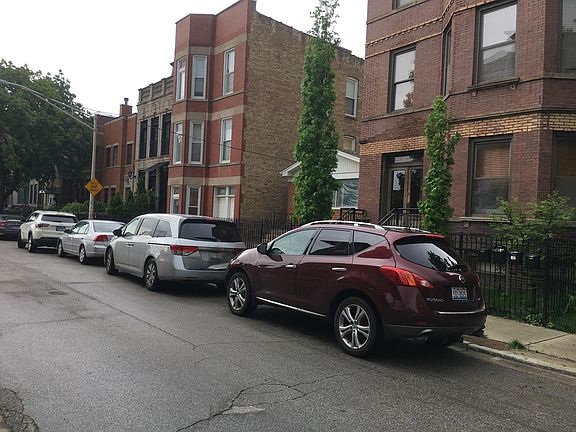 3rd image of 2162 N Oakley Ave