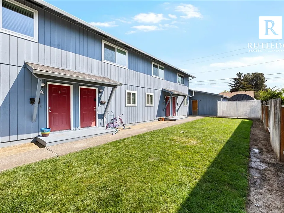 826 Bennett Ave #A-D