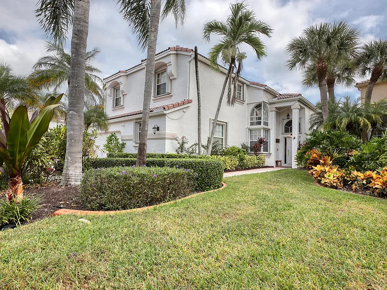 2070 Chagall Cir — Photo 1
