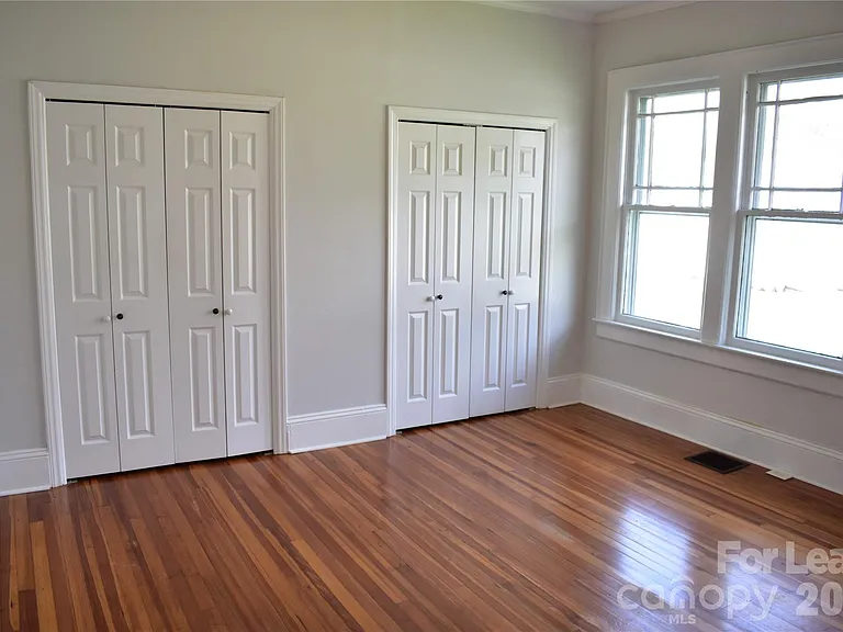 629 N Cedar St — Photo 11