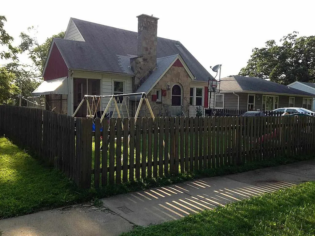 3744 12th St photo 1