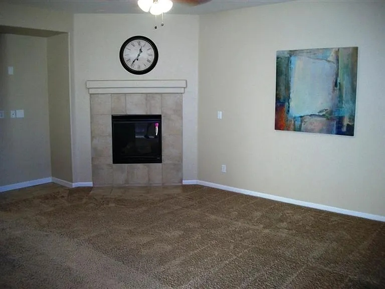 684 Whitfield Ln — Photo 7