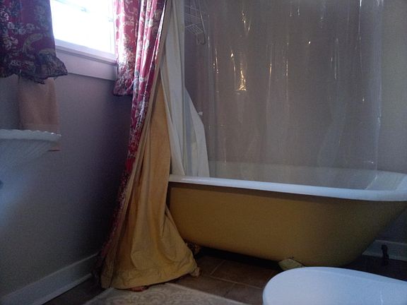 4th image of 938 Philip St #3