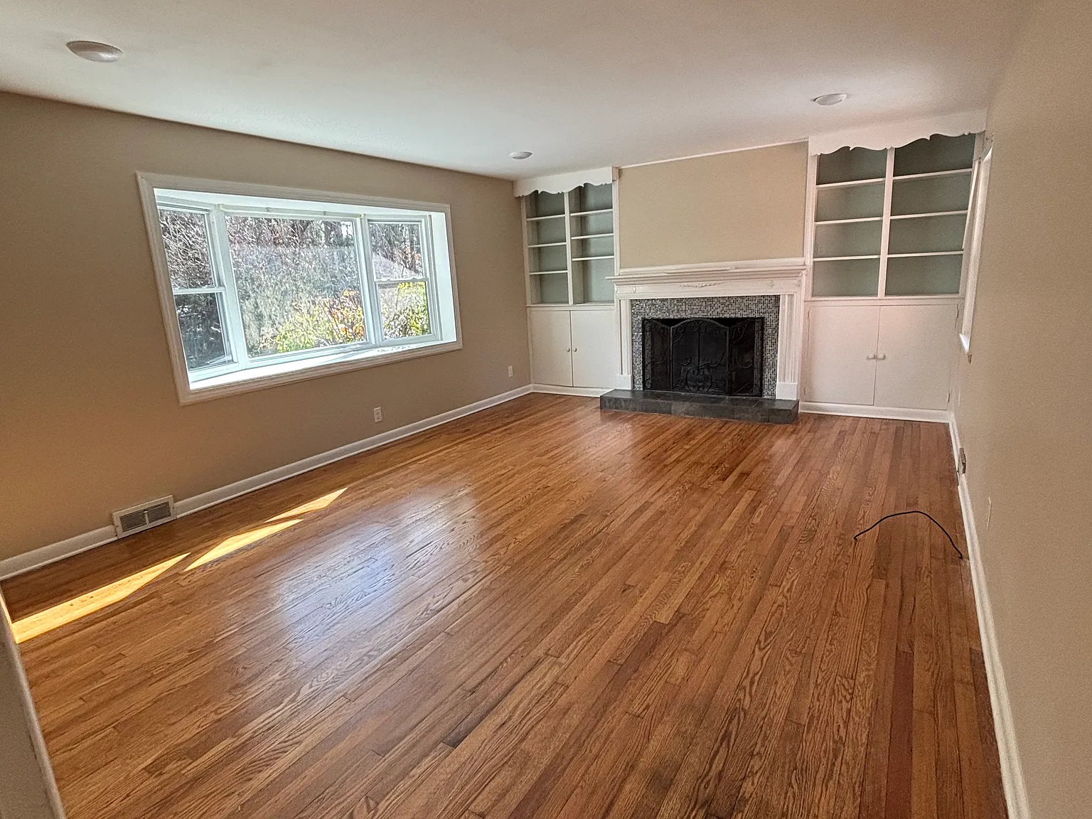 3 bed, $2,295 — Photo 3