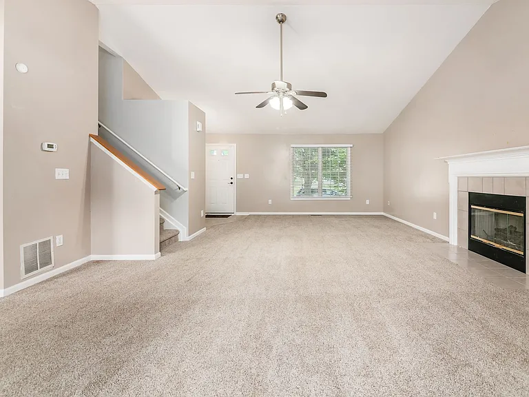 8607 Clover Glade Dr — Photo 7