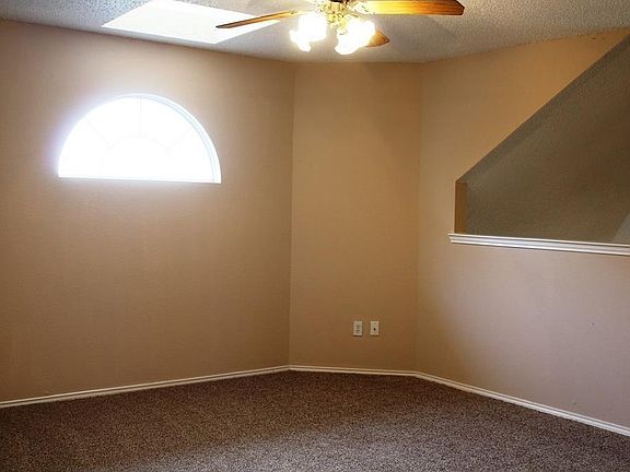 3rd image of 816 Kelsie Ln