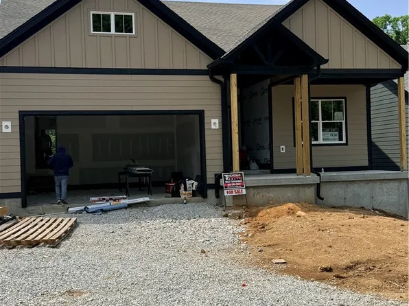 2009 Mary Ella Drive #231, Georgetown, IN 47122