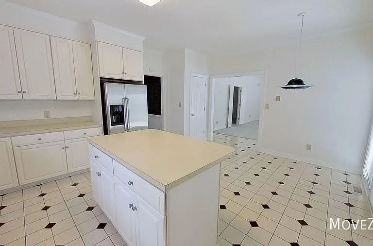 2400 Tweedmore Ct — Photo 3