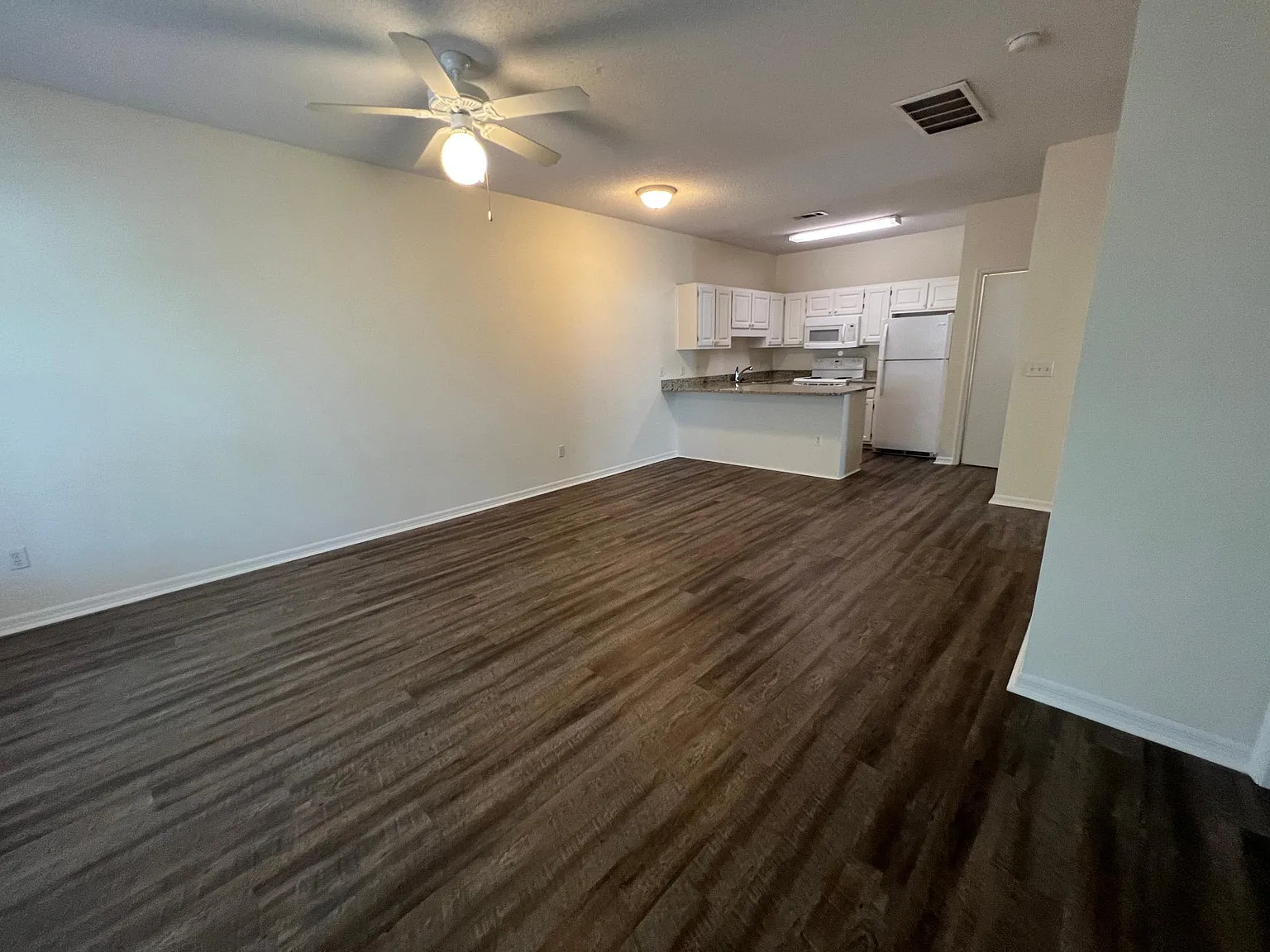 2 bed, 900 sqft, $1,650 — Photo 4