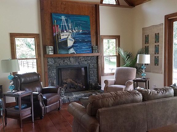 Living area/gas fireplace.