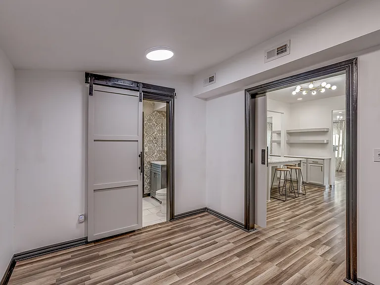 1521 N Blackwelder Ave — Photo 33