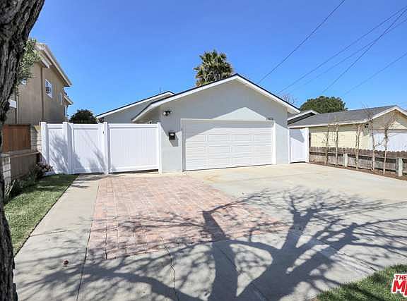 3rd image of 18325 Grevillea Ave