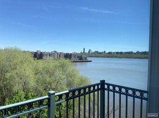 338 The Promenade #338, Edgewater, NJ 07020