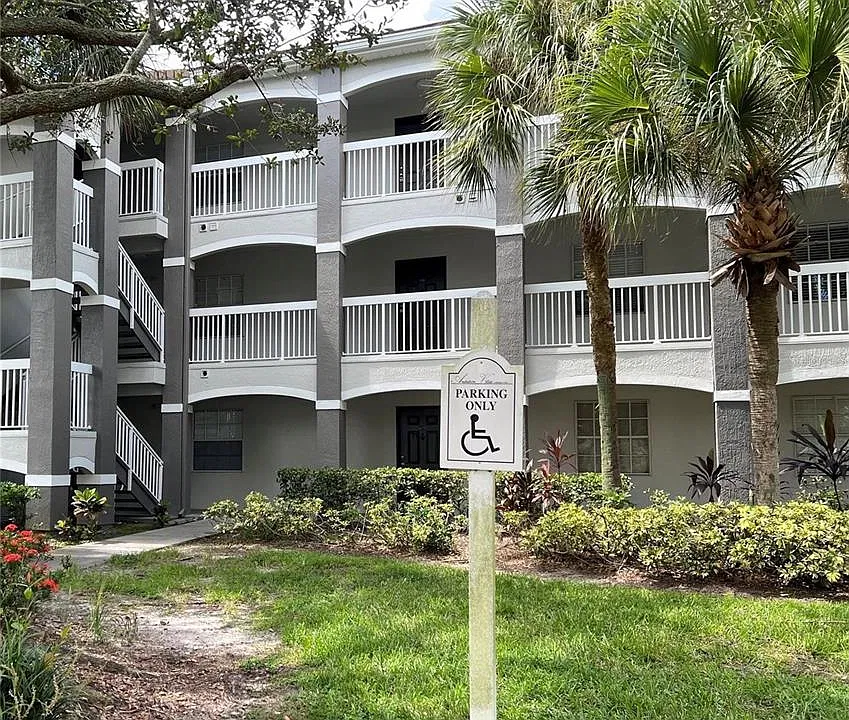 13905 Fairway Island Dr #1013