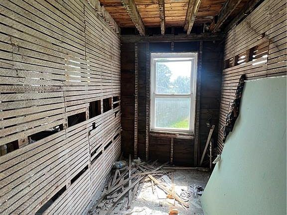 4th image of 726 Lonsdale Ave