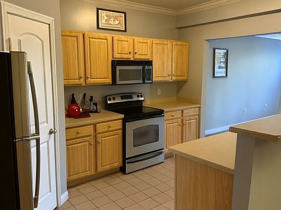 3rd image of 1872 Quarry Oaks Dr