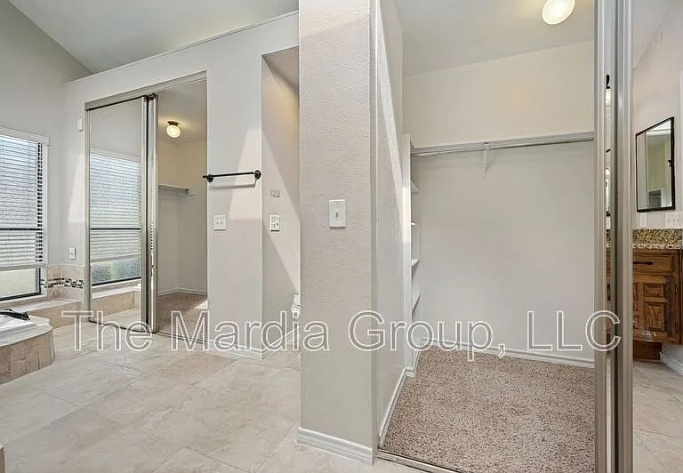 2702 Lookout Pl — Photo 18