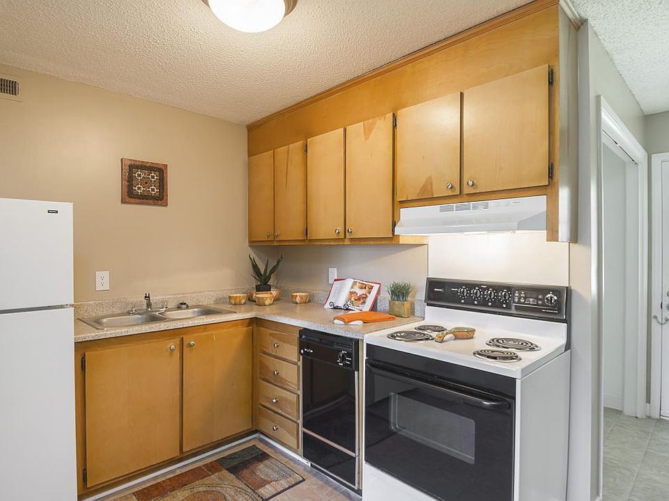 1st image of 50 Lakewood Dr #L204