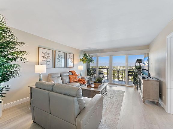 3rd image of 2611 N Riverside Drive #1002