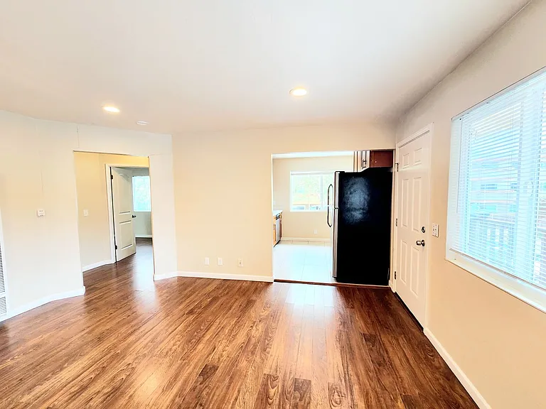 416 Poplar Ave — Photo 2