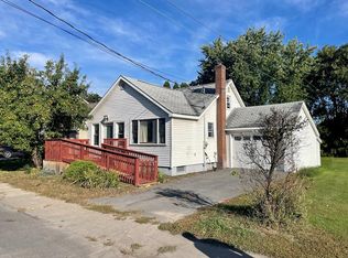 30 Pleasant St, Peru, NY 12972