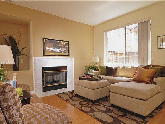 2nd image of 2217 Lenox Pl #2217