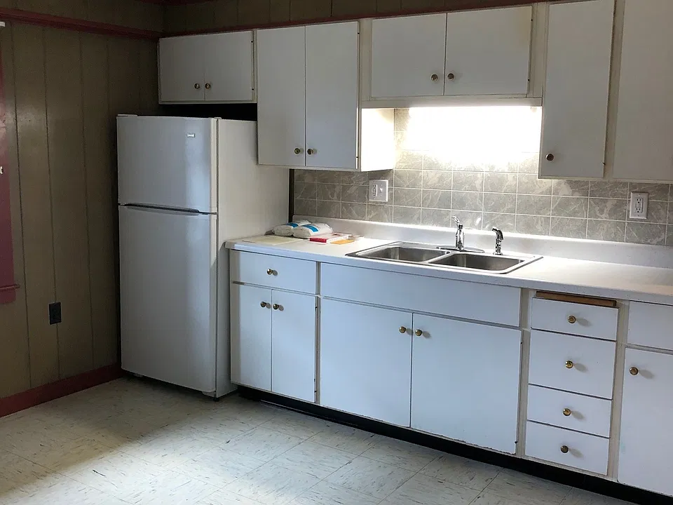Kitchen, replacing refrigerator