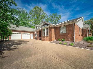 1166 Twin Lakes Ct, Boonville, IN 47601