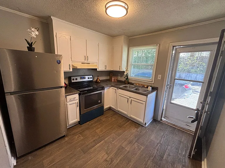 610 W 5th Ave — Photo 17