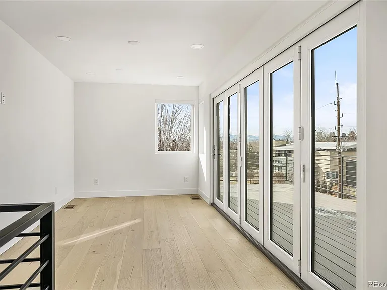 290 Monroe St — Photo 10