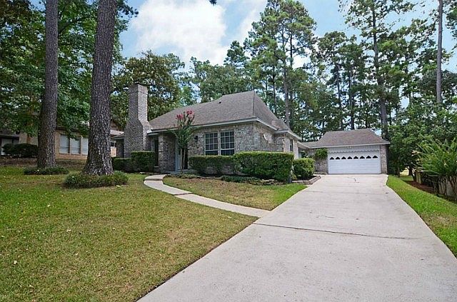 1st image of 70 Wood Hollow Dr