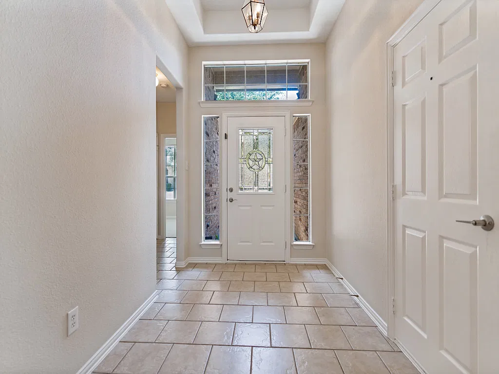 3 bed, 1948 sqft, $2,175 — Photo 2