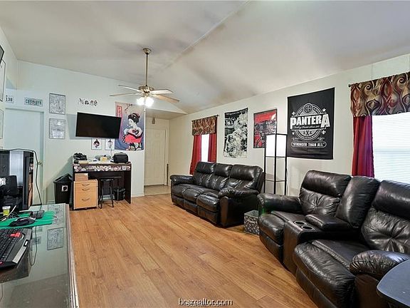 3rd image of 2104 Hidden Hollow Cir #A