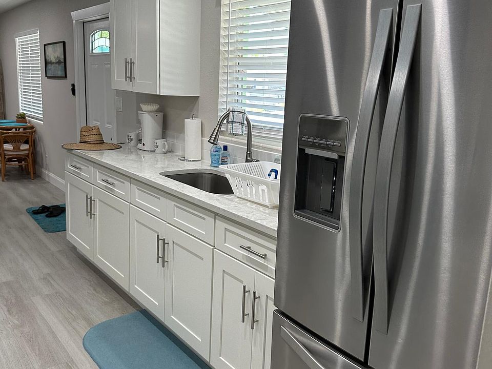 Brand new stainless appliances.