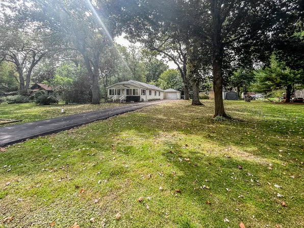 27692 N Oak St, Island Lake, IL 60042